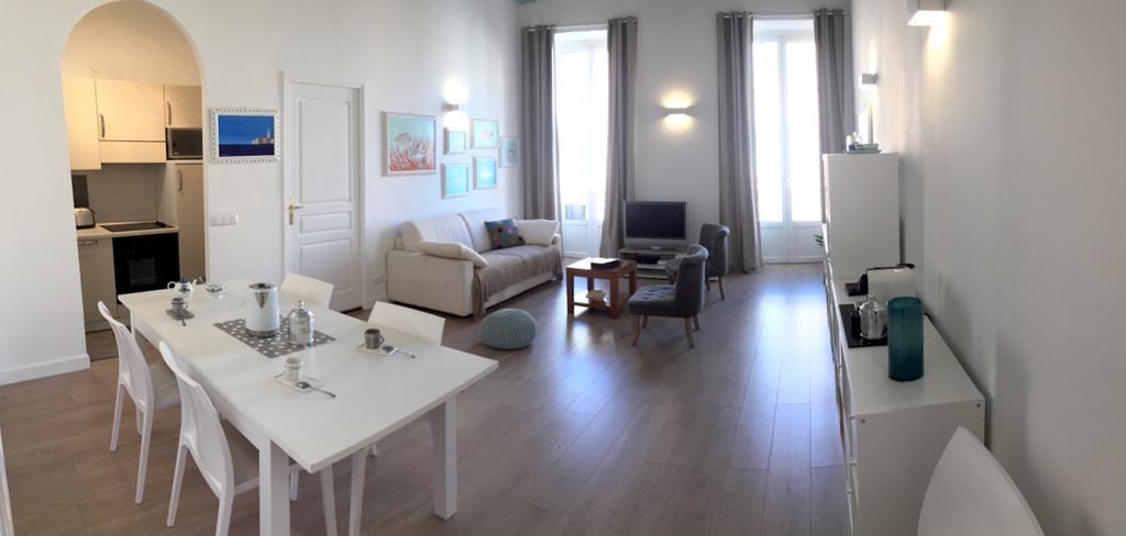 2 Bedrooms In Central Location On The Famous Place Massena Appartement *
